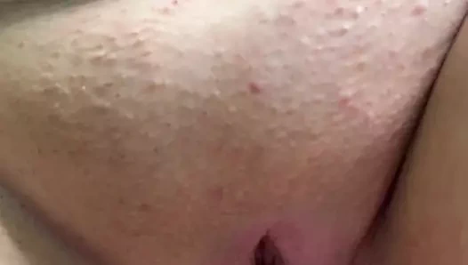 Evli kadın forrest'te dildoyla sikiliyor