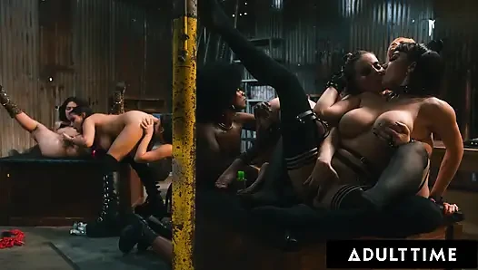 ADULT TIME - büyük memeli hatunların yer aldığı yoğun lezbiyen grup seks partisi! Sert takma yarak, yumruk sokma ve korunmasız yüz sikişi