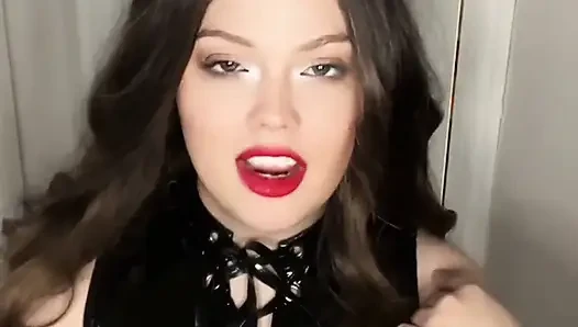 Orta yaşlı seksi kadın bisikletçi grup oyunuyla sikiş arkadaşını aldatıyor