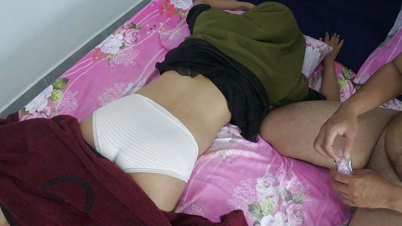 Hijab Güzel Kadın Çıplak Kalana Kadar Masaj Yapıyor
