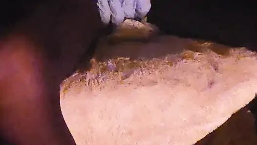 Goode girl akşam parmaklamanın tadını çıkarıyor ve arka bahçede ateşte kendini sikiyor