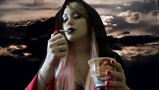 Evil Giantess vampir minik vücudunda biraz daha delik açacak
