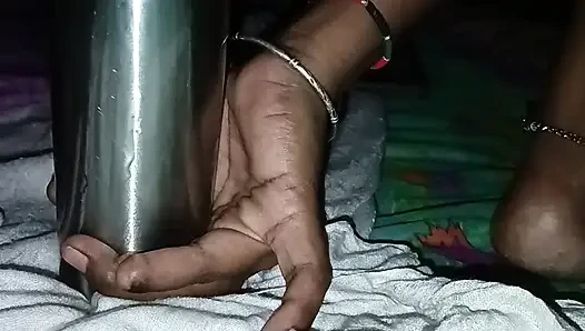 Bhabhi Ne pura botal chut me dal diya