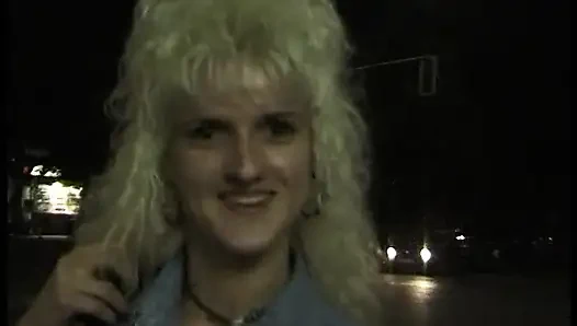 Sarışın Alman orta yaşlı seksi kadın tek başına iş yapıyor