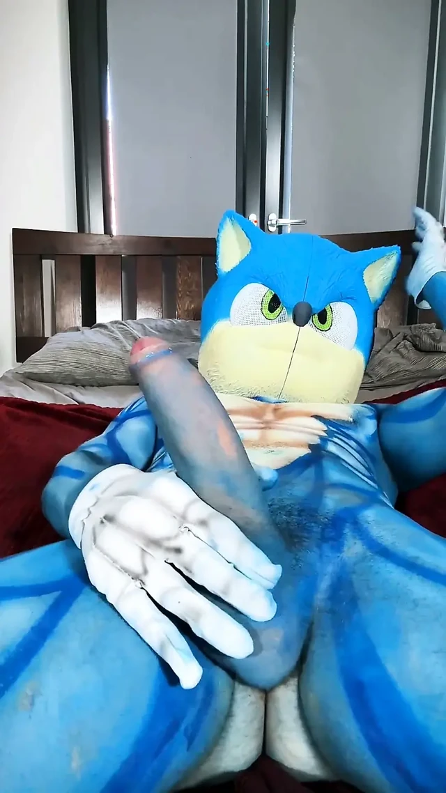 Sonic dildoyla kendini sikiyor