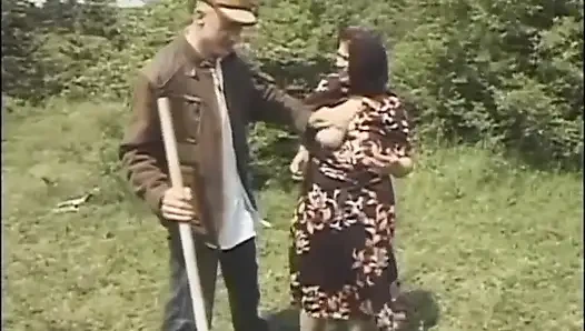 Olgun çift 69 pozisyonunda amcık yalıyor (tam orijinal film)