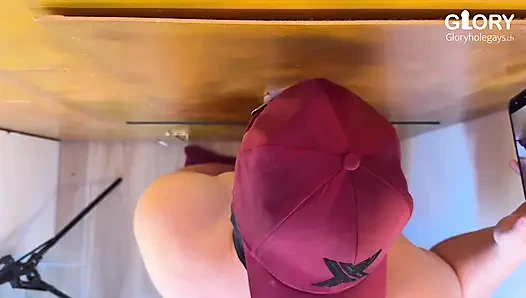 Altın duvar deliğinde: İnce evli kadın boşalana kadar ağzımda sakso çekiyor