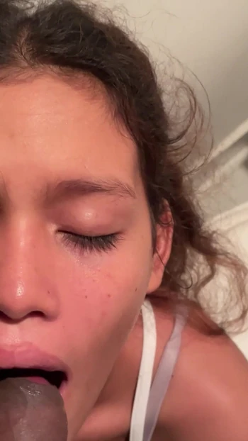 Камшот на ее хорошенькое лицо