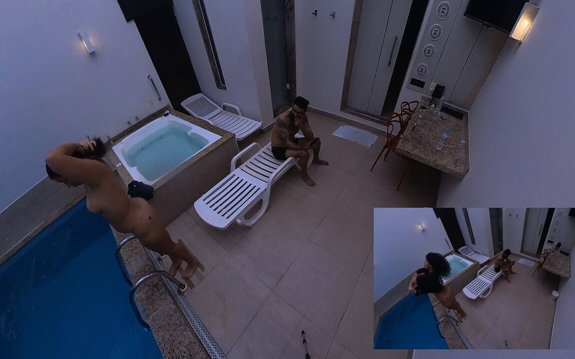 Sabah havuzda erkek kardeşimin arkadaşına veriyorum