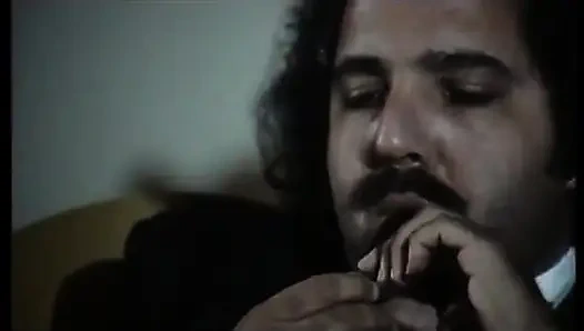 Birkaç ateşli orta yaşlı seksi kadınla vahşi klasik grup seks