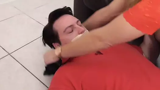 Milf metres bianca train ona ayak köle içinde ayak kokulu