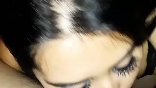 Sürtük crossdresser'ın horoz emmek