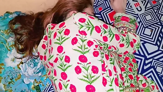 Pakistanlı güzel evli kadın - büyük götlü sıkı amcık