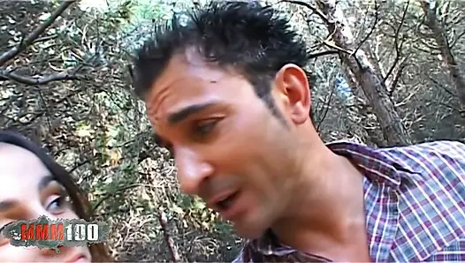 Avrupalı latin penelope - büyük memeli oral seks ve açık havada boşalma
