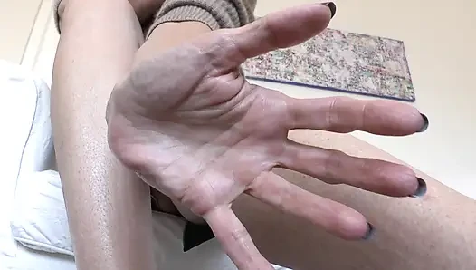 Koyu tırnaklar ve parlak bacaklar bölüm 2, Lady Victoria Valente