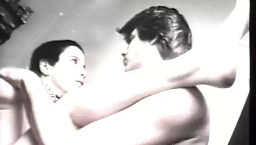 Küçük bir mutfakta zor penetrasyon (1960'larda vintage)