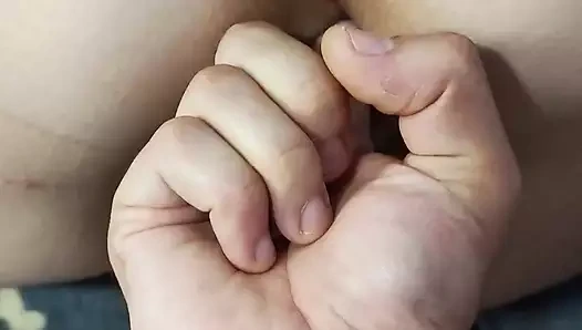 Orta yaşlı seksi kadının tatlı amını ısıttı ve azgın bir yarakla girdi