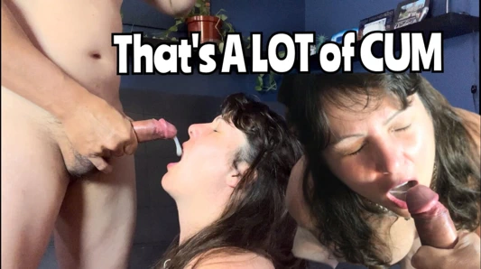 Ağıza dev boşalma naylon çorapla sikişiyor