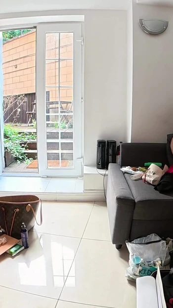 Мощный момент из "За кулисами BTS в ПОРНО VR - девушки просто не могут получить достаточно - лесбийский тройничок"