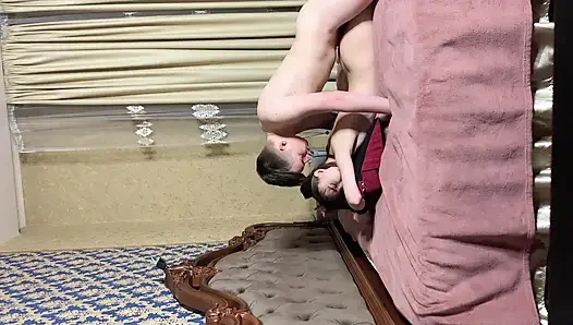 Allmylinks MIsssVikki'ye ne yaptığını tam olarak biliyormuş gibi hareket etti