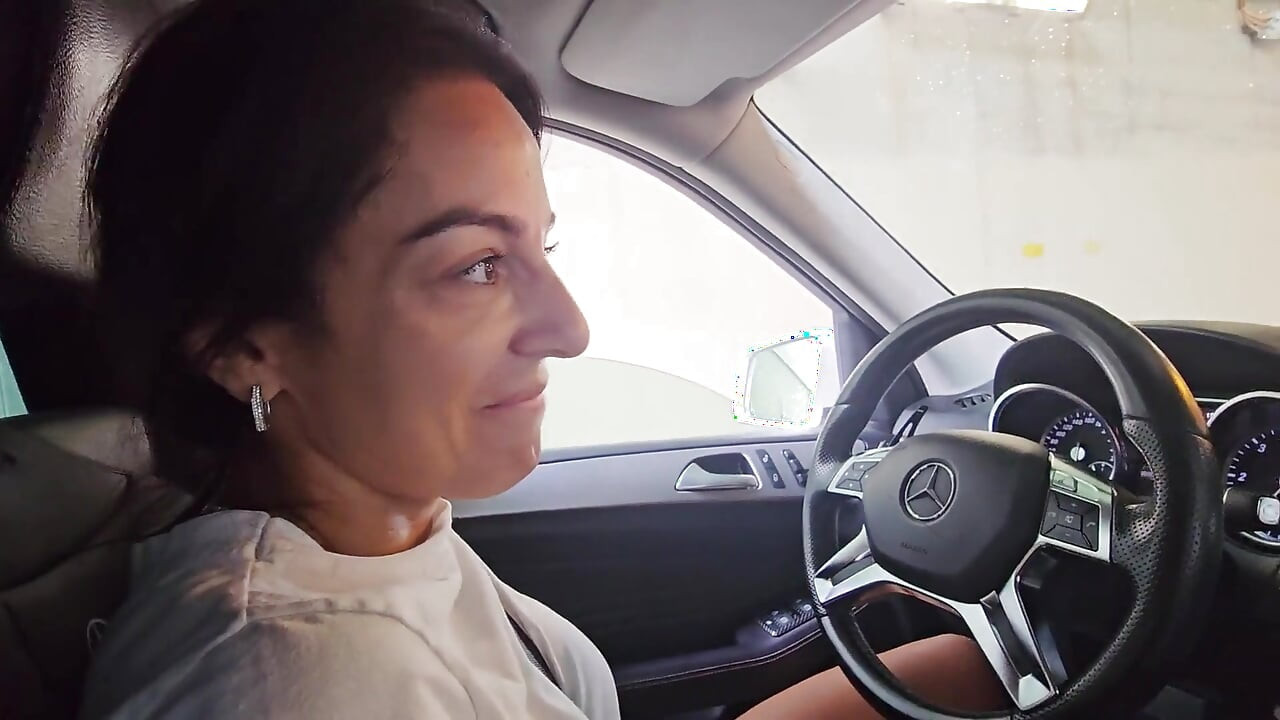 Biz otobanda trafikte sıkışırken yarağımı eline alıyor