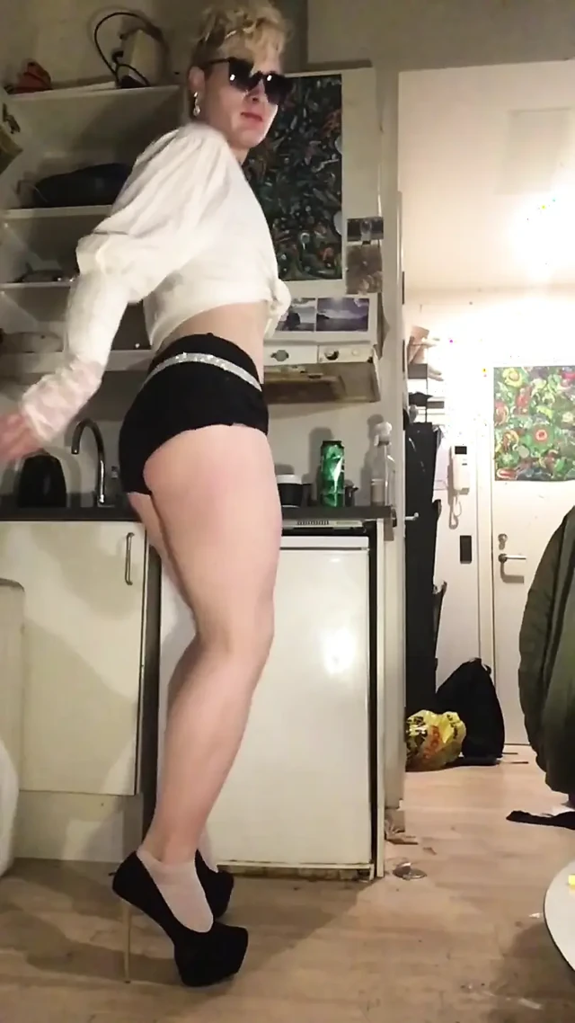 Kadın Kılıklı Ibne Jes Brinch Hotpants