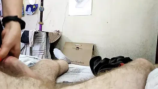 Bir adamın yarağına tutkulu bir adanmışlık .!. Havalı bir Rus sürtük evli kadın utangaç, deneyimsiz kızlar için sakso çekiyor!.))