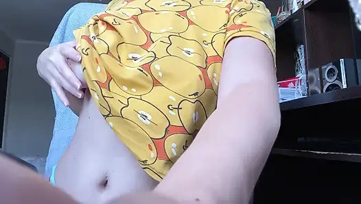 Pencerenin önünde amcık mastürbasyonu. Mastürbasyon