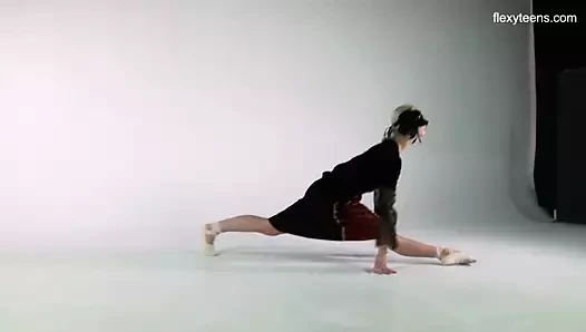 Çıplak balerin manya baletkina süper ateşli esnek genç