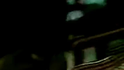 Utangaç desigirl bf için göğüslerini gösterir