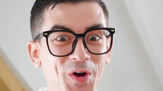 Gözlüklü asosyal ateşli kızlar birlikte oynuyor ve götten sikiliyor - reality kings