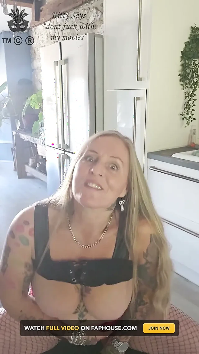 Siyah deri ve 2 büyük siyah dildo