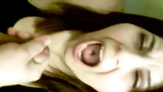 o hunk alır sonra emmeye devam ediyor