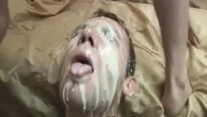 Bu eşcinsel kaptı bir eyersiz sikme