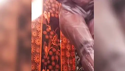 Ammu tatlı amcığını sabunla yıkıyor