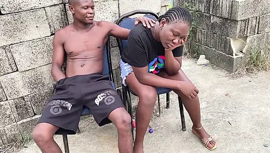 Sikimin üstüne oturuyor