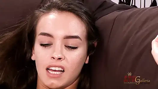 Charity Crawford okşanmaya bayılıyor