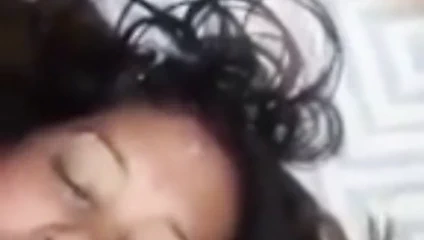 Güzel yenge kahrolası ve alma boşalmak üzerinde yüz