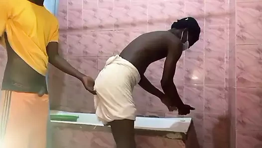 Bir kamyon şoförü tarafından dinlenme odasında sikildim