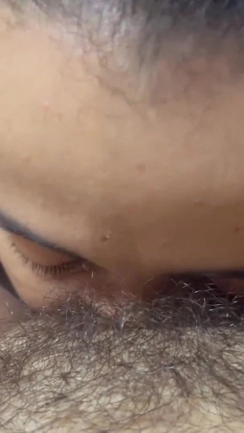 Незабываемый момент из "Моя подруга ищет мой маленький клитор среди моей волосатой заросли"