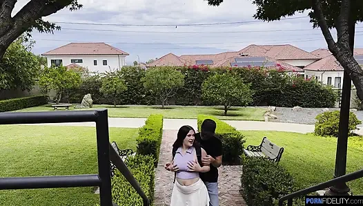 Tombul Lindsay Lee zaman kaybetmez