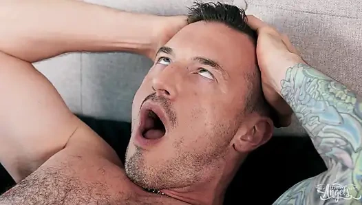 Trans melekler - Blair Carter boşalmadan önce üvey oğlu Derek Kage'in yarağına dudaklarını sarıyor