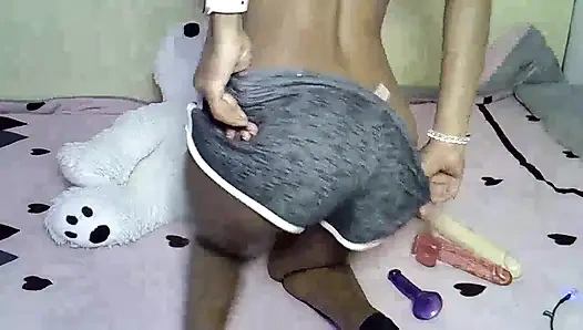 Vee - yapay penisle sakso çekiyor