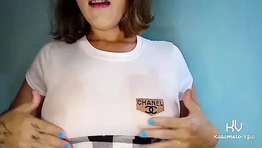 Evde yalnızken kendimi kamerada sergilemeyi seviyorum