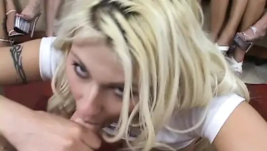 Üniversite yurdu oral seks partisi ateşli 20 yaşındaki sürtükler yarak emiyor