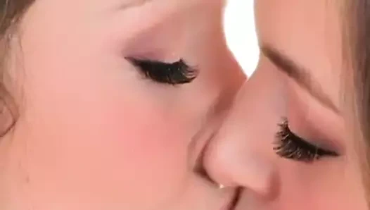 kızlar - sadece öpüşmek