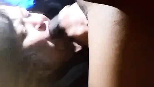 Sert emiyor döl yutuyor
