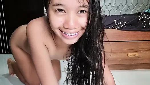 Exxtra küçük minyon Asyalı