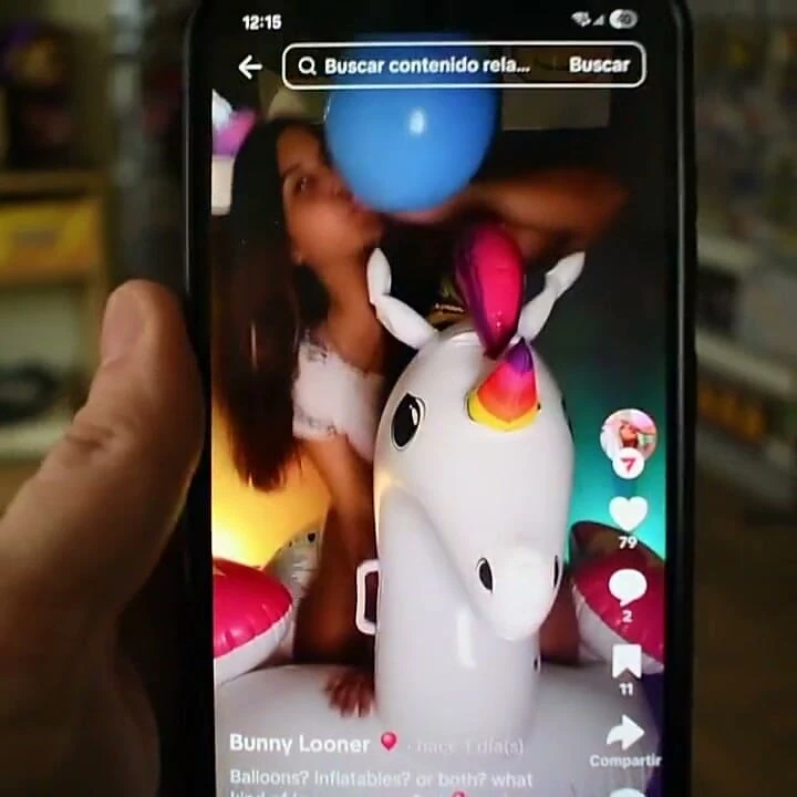 İki Topu Olan Okul Kızı İlerliyor Üvey Kardeş