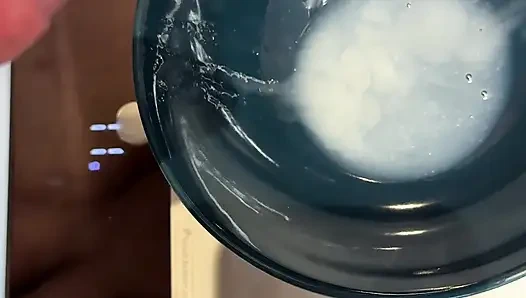 Bir kasede büyük boşalma